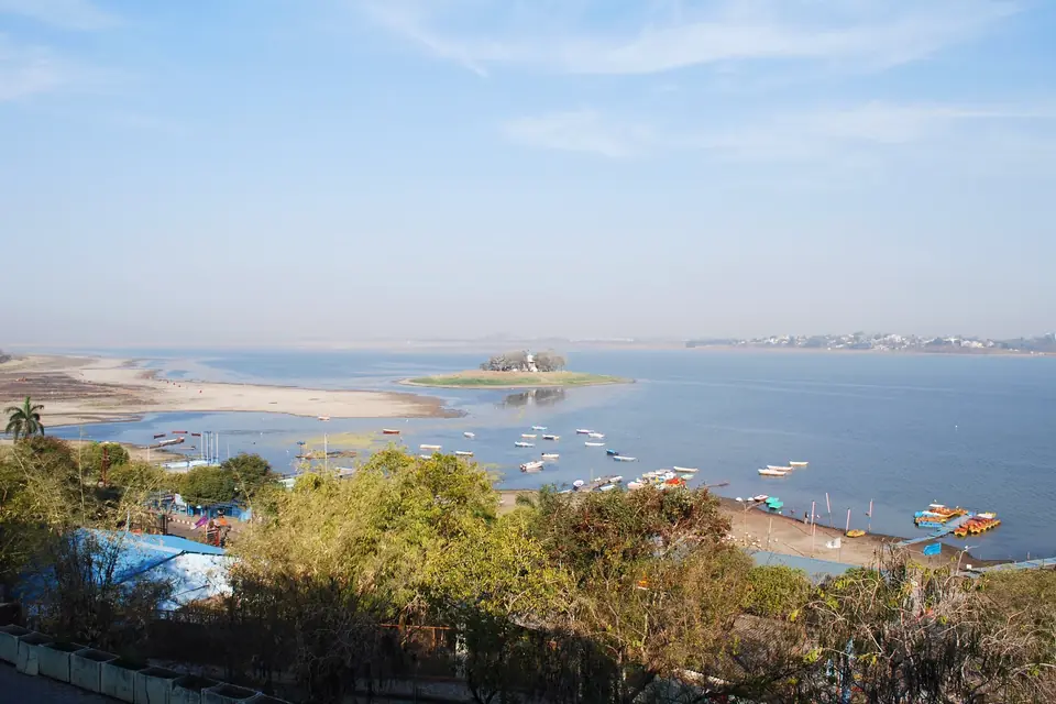 Boats and open water on the Upper Lake (Bhojtal) in Bhopal