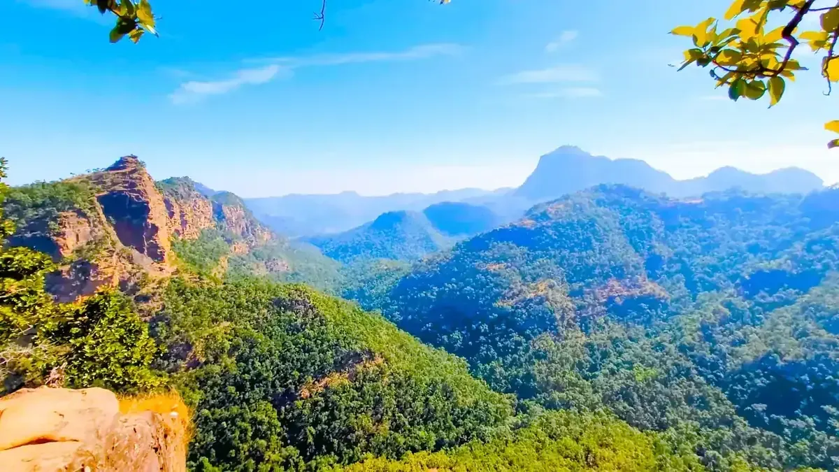 Best time to visit Pachmarhi guide: Satpura hills and a forested valley seen from Pachmarhi