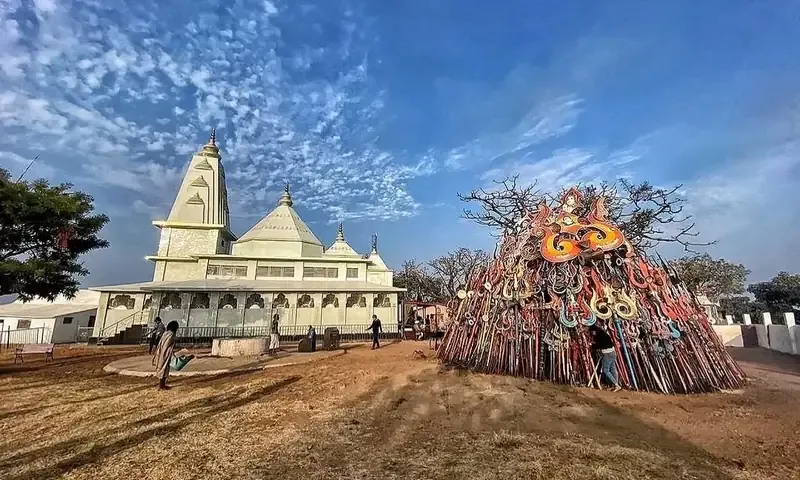 Temple beside a stack of tridents near Pachmarhi