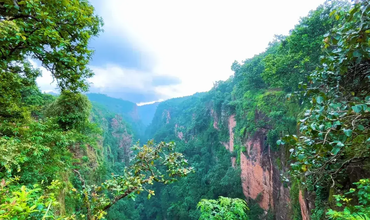 Handi Khoh gorge, Pachmarhi
