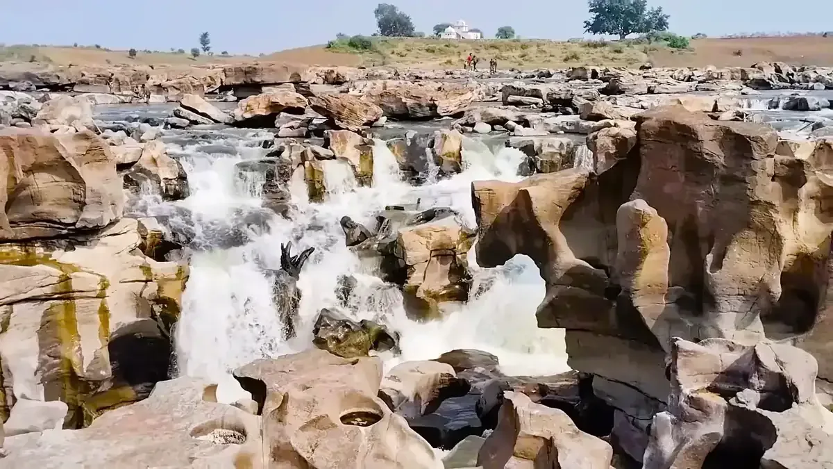 Rock canyon and cascades near Panna