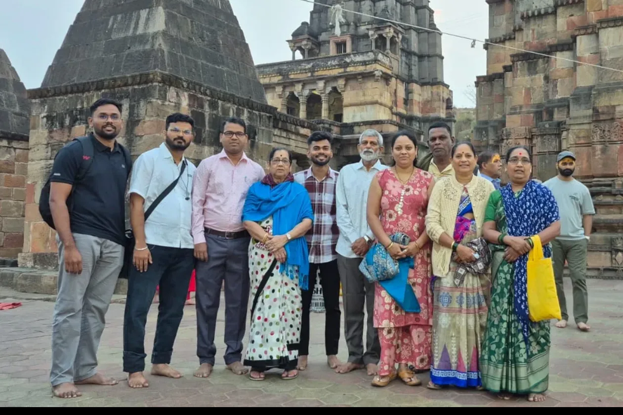 Guest group at Omkareshwar temple