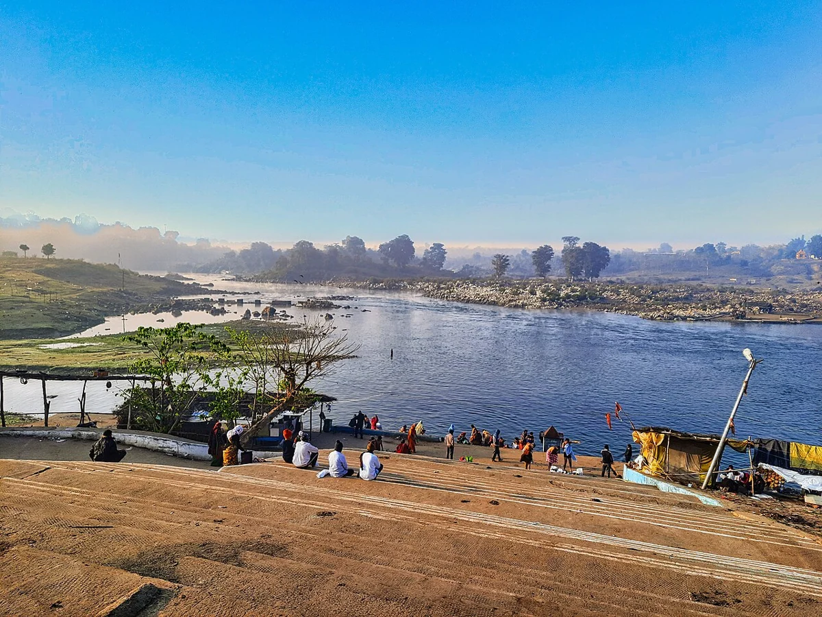 Saraswati Ghat in the Jabalpur area · actual photograph