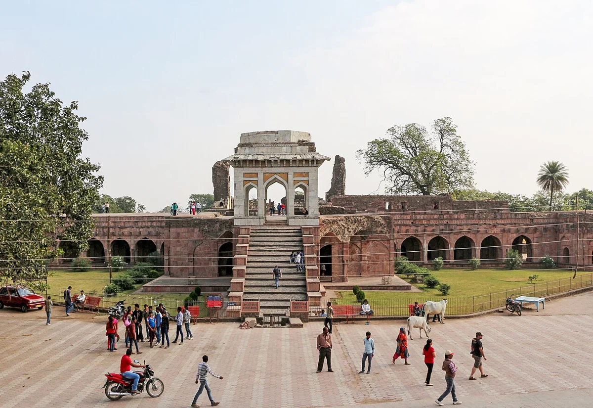 Ashrafi Mahal in Mandu · actual photograph