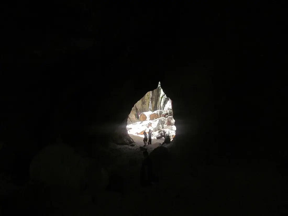 View from inside Reechgarh cave toward its daylight opening.