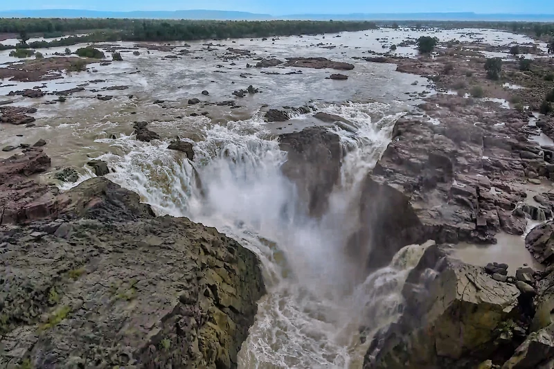 Ken River rock and water habitat at Raneh Falls
